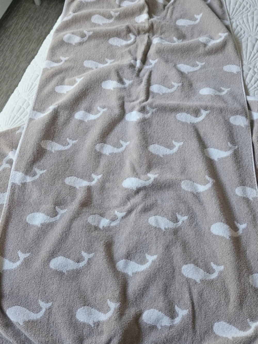 Lamont Home Cotton Whale-Pattern Bath Towel Set in Gray & White
